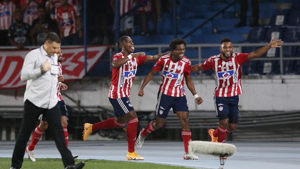 Soccer Football - Copa Sudamericana - Group Stage - Group H - Junior v Fluminense -  Estadio Metropolitano Roberto Melendez, Barranquilla, Colombia - April 13, 2022 Junior's Didier Moreno celebrates scoring their first goal with teammates REUTERS/Luisa Gonzalez