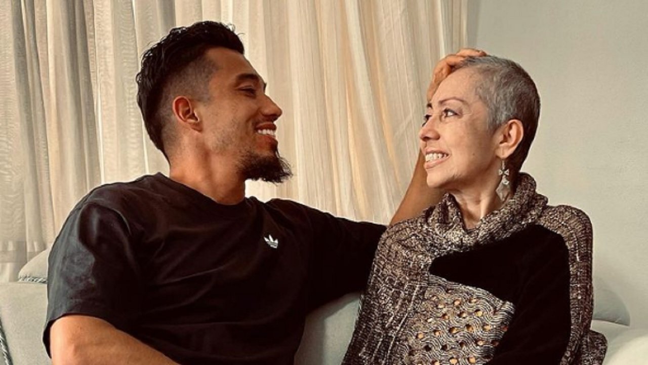 Fernando Uribe y su mamá