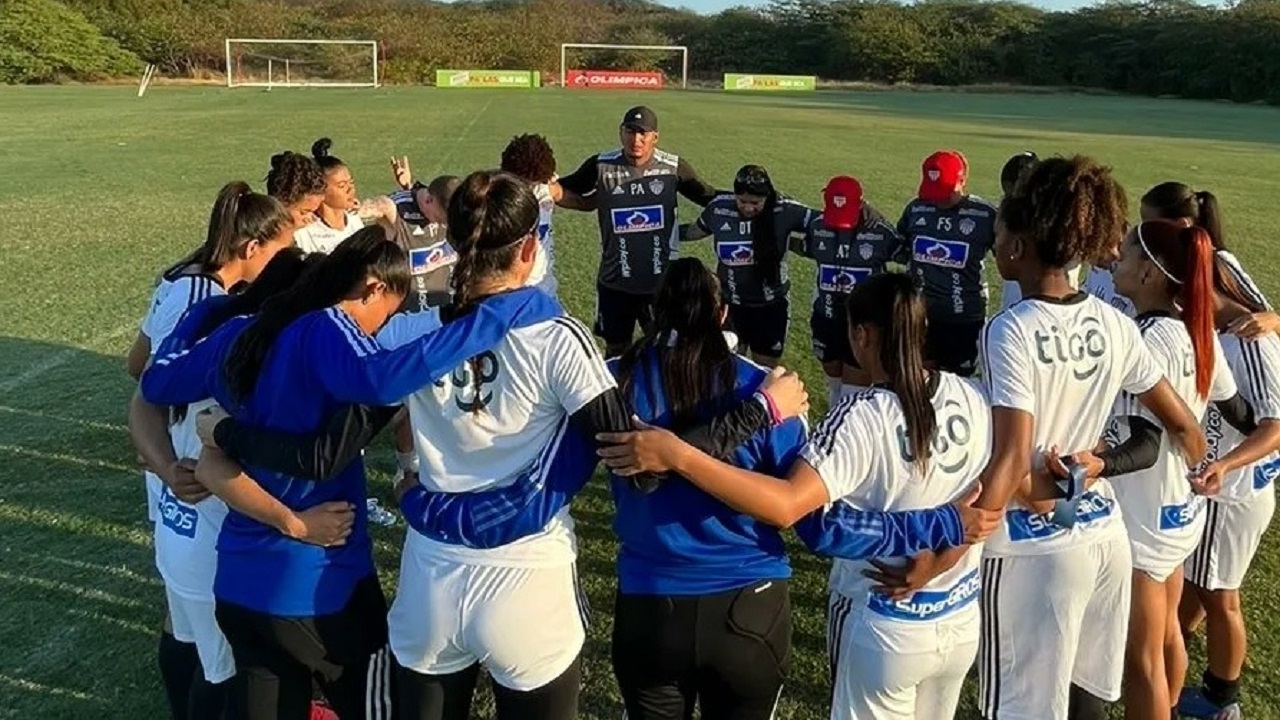 Junior femenino 2023 en entreno