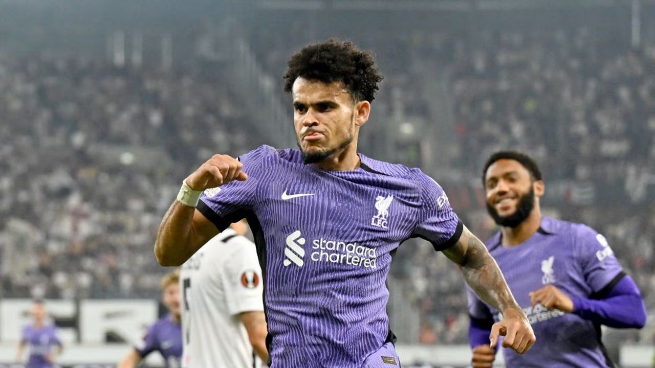 ‘Lucho’ Díaz aportó su diana en el debut victorioso de Liverpool en Europa League