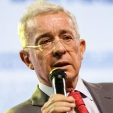 “Yo nunca me reuní con paramilitares”: Álvaro Uribe en versión libre ante la Fiscalía