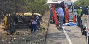 Un muerto y dos herido tras volcamiento de un carro de valores en la vía Maicao-Riohacha