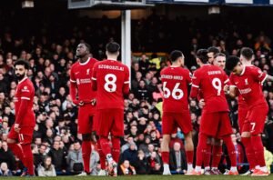 Liverpool pierde la brújula en la Premier: cayó 2-0 con Everton y enreda su idea de título