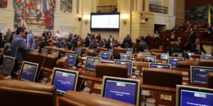 Capturaron en el Congreso a asesor de un senador: “Habría intentado sobornar al subdirector de la Policía Nacional”