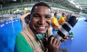 “Tengo los ojos del corazón”: Joao Maia, el fotógrafo invidente que cubre los Paralímpicos 2024