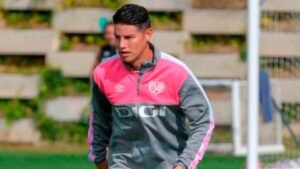 “Todo habría sido un simple susto, James volvió a entrenar con Rayo Vallecano”: Néstor Lorenzo respira