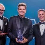 Carlos Vives fue homenajeado como “Persona del Año” en los Premios Grammy Latinos 2024