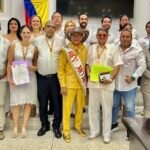 La JAL del Centro Histórico otorgó condecoración a Gabriel Marriaga, rey Momo del Carnaval de Barranquilla 2025