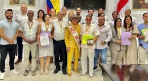 La JAL del Centro Histórico otorgó condecoración a Gabriel Marriaga, rey Momo del Carnaval de Barranquilla 2025