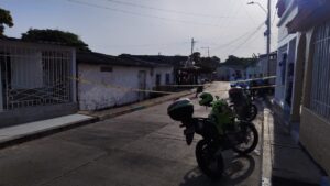 “Llegaba a su casa en una moto cuando le dispararon”: homicidio de joven en el barrio La Sierrita