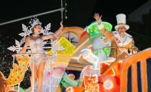 Reyes del Carnaval de Barranquilla 2025 brillaron en la Gran Parada de la Luz