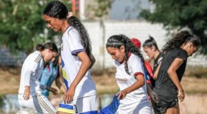 Con el sueño de pisar la profesional, jugadoras de distintas regiones se prueban con Junior Femenino