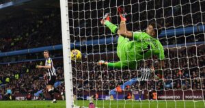 Newcastle goleó al Aston Villa en el ‘Boxing Day’ de la Premier: al mejor arquero del mundo, Dibu, le encajaron tres