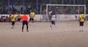 ¡La magia sigue intacta!: Giovanni Hernández “la puso chiquitica” en la cancha del barrio Simón Bolívar