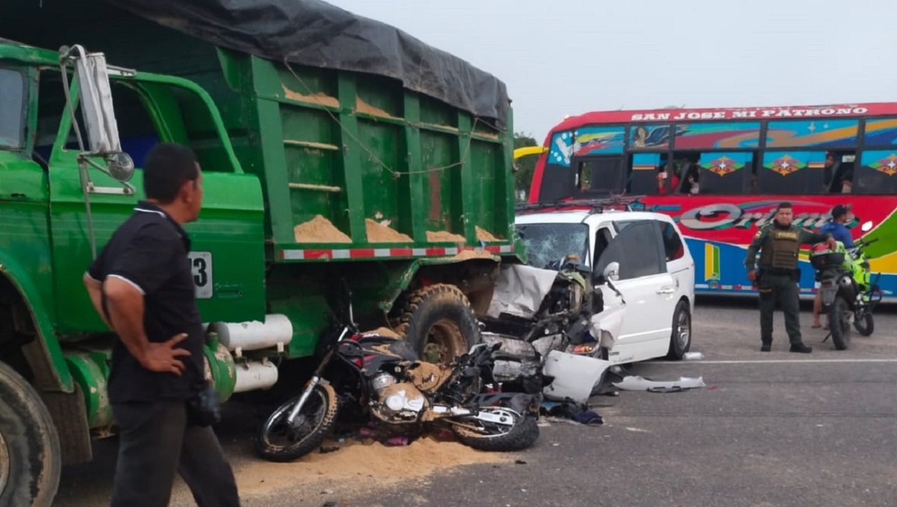Un muerto y varios heridos dejó triple choque en la variante oriental ...