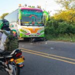 Bus intermunicipal arrolló a motociclista en la vía la Cordialidad, a la altura de Baranoa