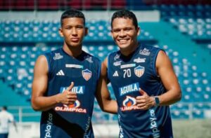 “La dinastía Bacca ya se pone a tono con Junior”: sobrino y tío posaron para la foto del recuerdo