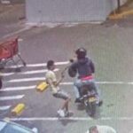 Cámara captó huida de los sospechosos de atentado en parqueadero de Makro Villa Santos