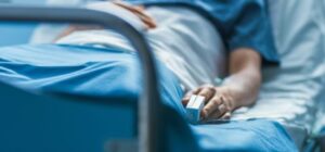 Dos niñas murieron por posible intoxicación en un colegio de Bogotá: “Otra menor y un adulto están hospitalizados”