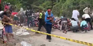 ¡Mezquindad de nunca acabar!: saquean camión de gaseosas accidentado en entrada a Ciénaga, Magdalena