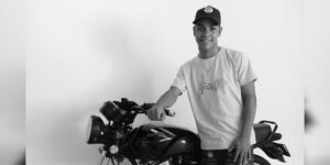 “Estaba con unos amigos realizando piques”: accidente cobra la vida de joven motociclista en Juan Mina