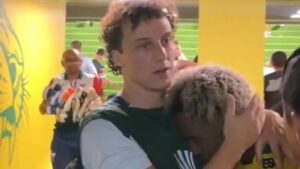 “A cualquiera le pasa”: gran gesto de David Luiz con jugador del Bucaramanga que falló el gol del gane