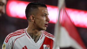 “Fue una máquina de errar pases”: colombiano Castaño, de las flores a los vituperios en River Plate