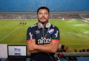 Por gritarle “macaco” a hincha del Inter de Brasil, periodista uruguayo fue sancionado indefinidamente por Conmebol
