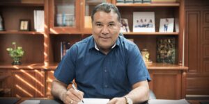 Exgobernador colombiano fue condenado a 12 años de prisión por irregularidades en contratación de mobiliario escolar