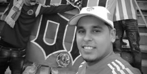 “Todos se tiraron al piso, de repente, lo vieron a él baleado”: allegada de barrista asesinado en el parque del Metropolitano