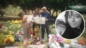 Madre recibió el diploma de su hija fallecida y lo llevó al cementerio: “Sigo esperando justicia por Valentina”
