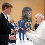 “Ganamos ayer en el Masters 1.000 de Roma”: al estilo de Francisco, el papa León XIV recibió al tenista Sinner