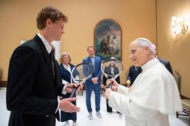 “Ganamos ayer en el Masters 1.000 de Roma”: al estilo de Francisco, el papa León XIV recibió al tenista Sinner