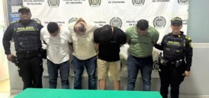 Persecución policial deja cuatro presuntos ladrones capturados en el barrio La Sierra