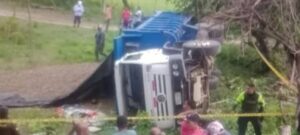 Tragedia en inmediaciones del puente de Calamar: conductor de volqueta pierde la vida en accidente