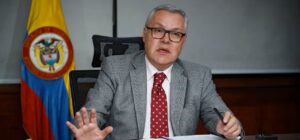 Procuraduría denuncia atentado contra vehículo del exministro de Justicia Néstor Osuna: “Su conductor resultó herido”