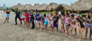 ¡Inolvidable!: 32 niños del Atlántico cumplieron su sueño de conocer el mar gracias a la Policía Nacional