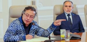 “Senadores vendidos y ocho partidos se oponen a la consulta popular”: presidente Petro