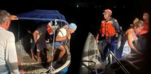 “Llevaban siete horas a la deriva”: así rescató la Armada a ocho personas en el Golfo de Morrosquillo