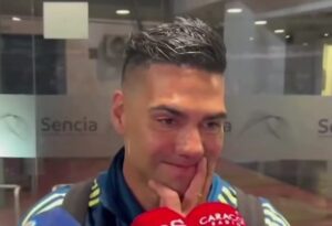 La cara de Falcao cuando lo inquirieron sobre el gramado del estadio el Campín de Bogotá: ¡luce antiestético!