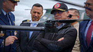 “Toca renovar”: presidente Petro anuncia plan para modernizar el armamento de la fuerza pública