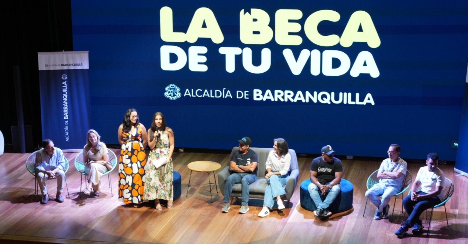 Alcalde Char entregó 44 becas de la primera cohorte del programa "La ...