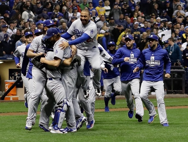 ドジャースがナショナルリーグでブルワーズを圧勝し、ワールドシリーズ進出へ：ホセ・キンタナは悪い夜を過ごした