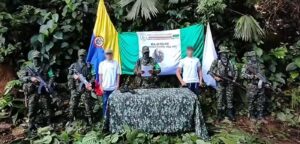EGC liberó a dos presuntos disidentes de las FARC que tenían en su poder: “Hemos respetado sus vidas”