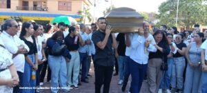 Santo Tomás despidió entre lágrimas a un abuelo y a su nieto: el silencio más triste de diciembre