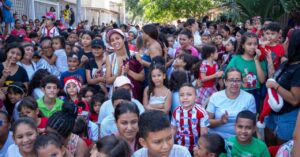 Soledad brilló con el inicio de las “Novenas Navideñas” en Villa Estefany