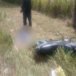 “De cosa se salvaron”: en aparente estado de embriaguez, dos sujetos en moto se accidentaron en Sabanalarga