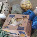 Taxista busca entregar compra de frutas y verduras a su dueño en Barranquilla