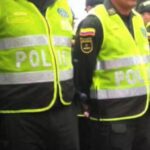 “Volteó el chaleco”: cargos a policía por presunto uso indebido de prenda oficial durante paro nacional
