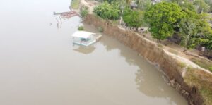 “¡No más pañitos de agua tibia!”: con acción popular exigen al Gobierno solución definitiva a la erosión fluvial en Guáimaro